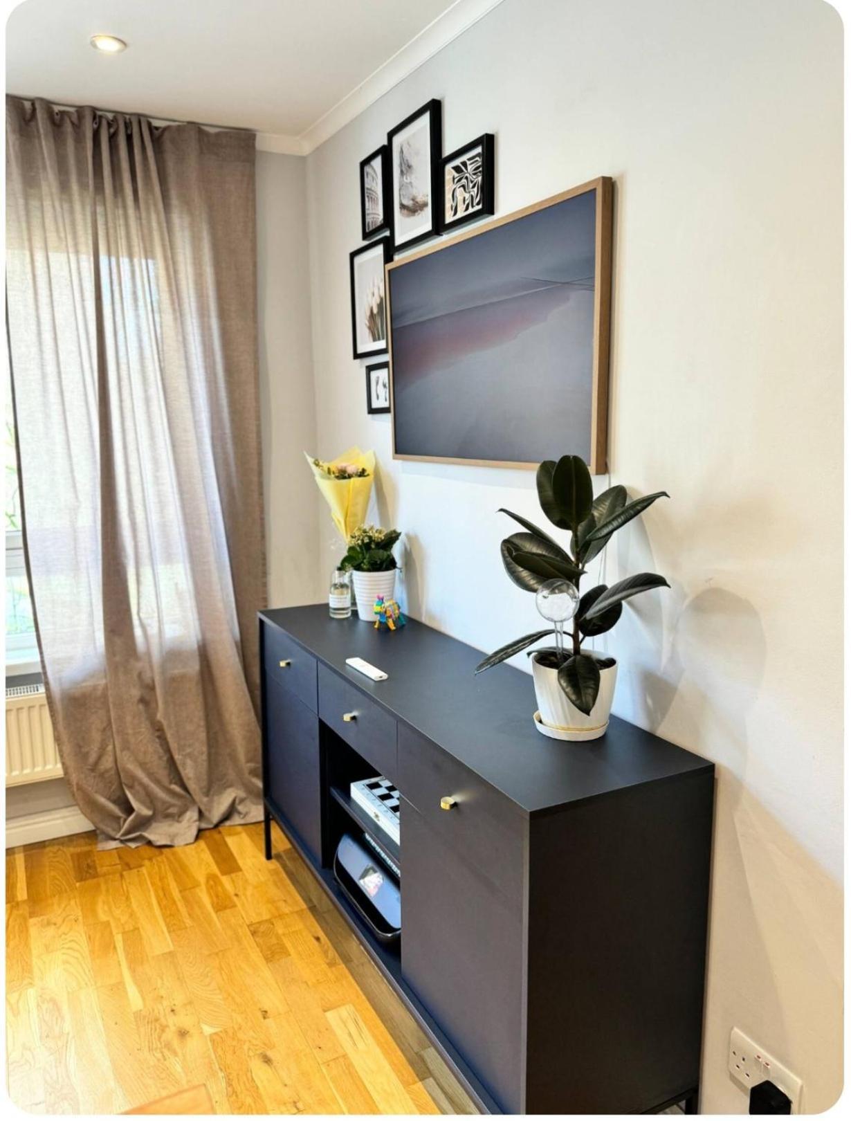Two Bedroom Flat In The Heart Of London Eksteriør billede
